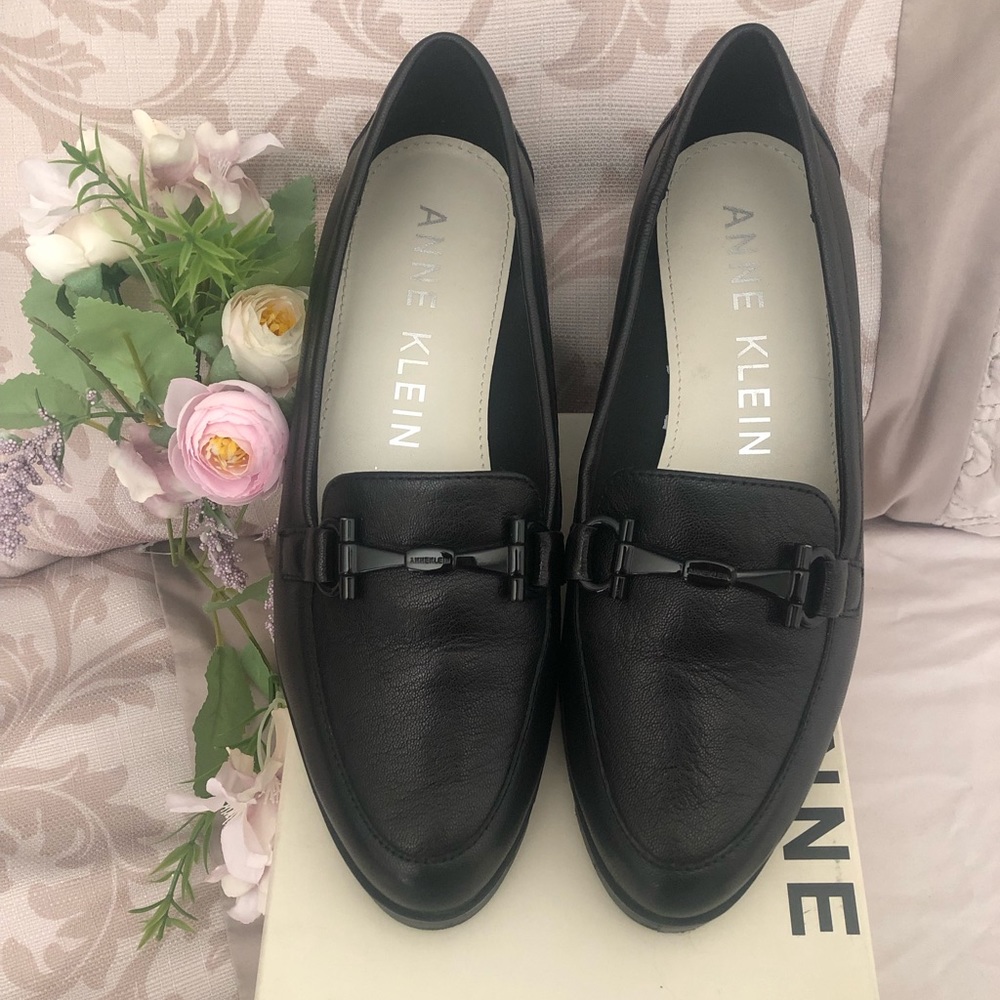 Anne Klein Leather Flat Slip On Loafers Shoes.